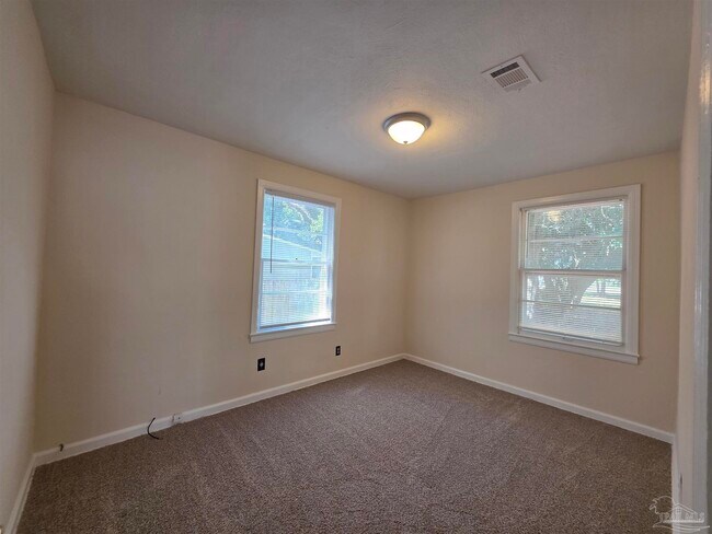 Building Photo - 35 Kennington Dr