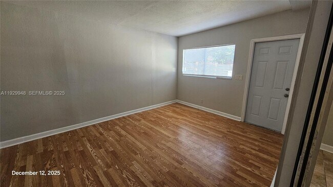 Building Photo - 1040 N 70th Ave