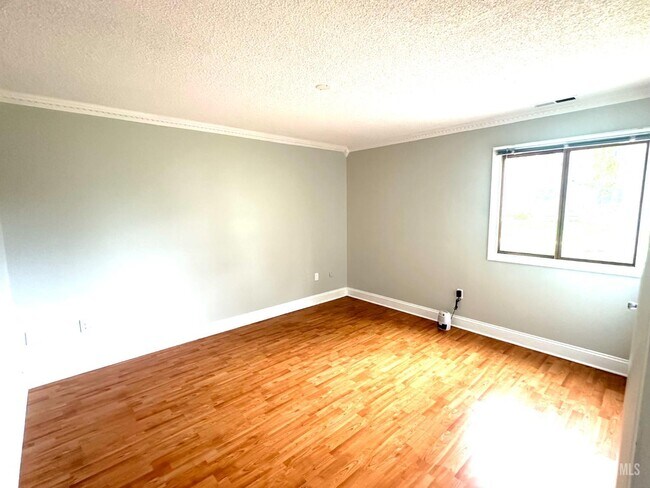 Building Photo - 4901 Ravens Crest Dr