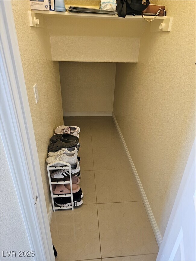 Building Photo - 3732 Shimmering Creek Ave