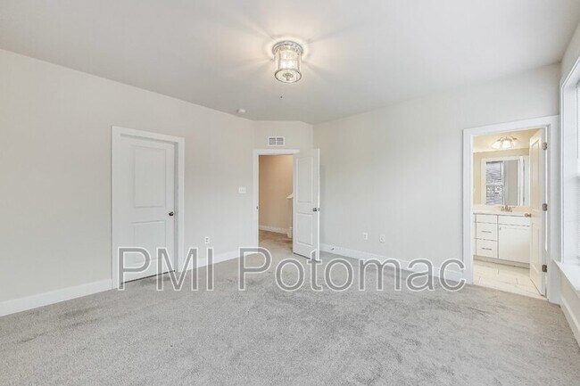 Building Photo - 2547 Auden Dr