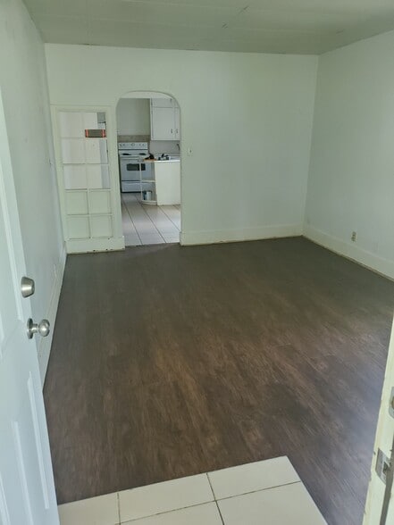 Building Photo - 605 S Purdy Ave