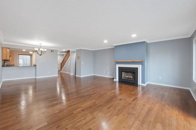 Building Photo - 18 SKYVIEW Ter