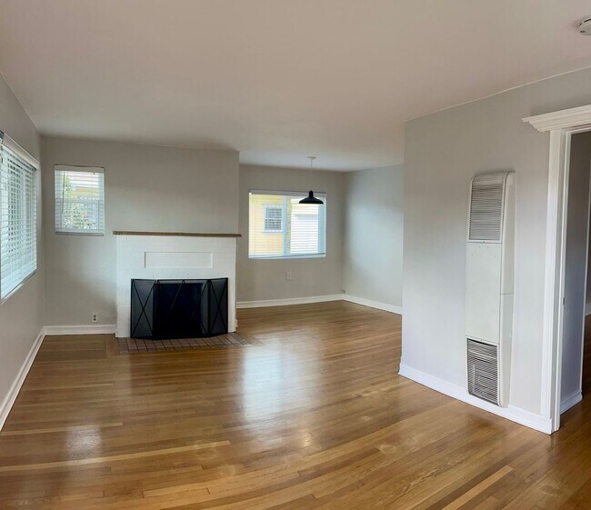 Building Photo - Charming Single Family Home