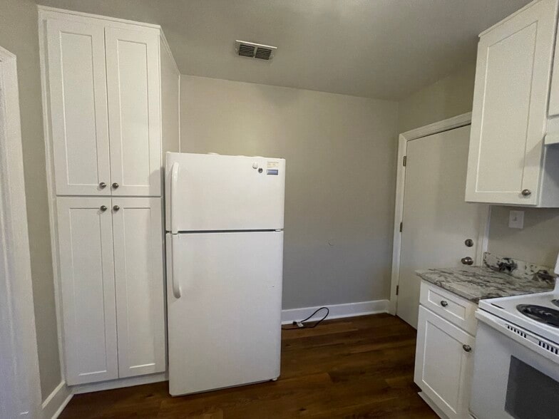 Kitchen - 124 W 4th Ave