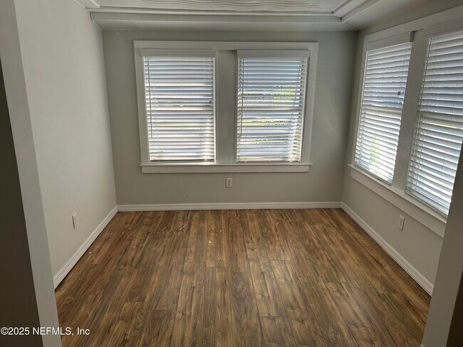 Building Photo - 2114 2nd St S