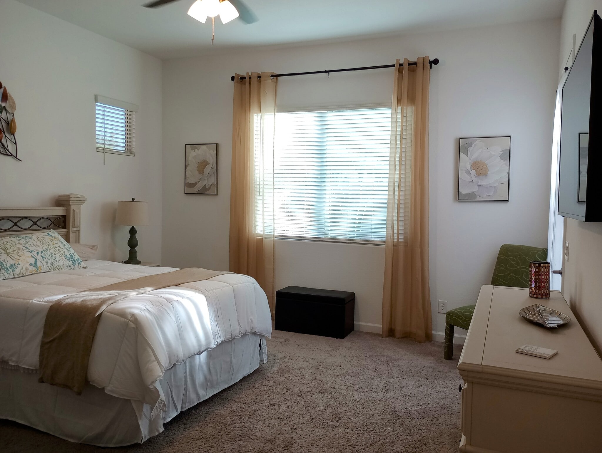 Master - queen bed - 522 S 197th Ln