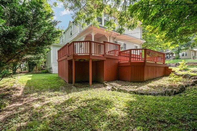 Building Photo - 1521 Seneca St