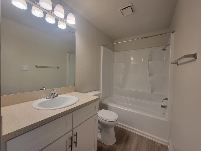 Building Photo - 3811 Bowline Cir