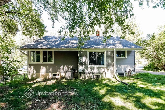 Building Photo - 2442 Jansen Ave