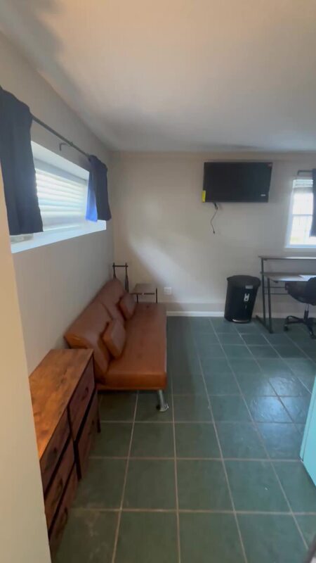 Building Photo - 1105 W Rock Spring Rd