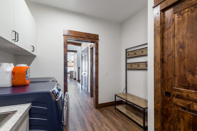 Building Photo - 2406 Tamarack Trail