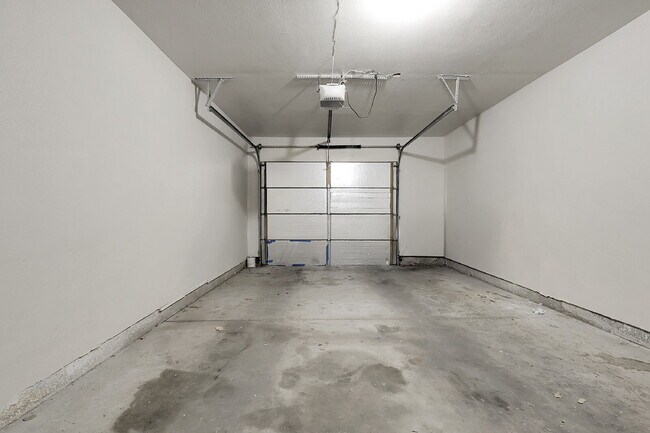 Building Photo - $2,695- 3 Bed, 3 Bath Updated Townhouse wi...