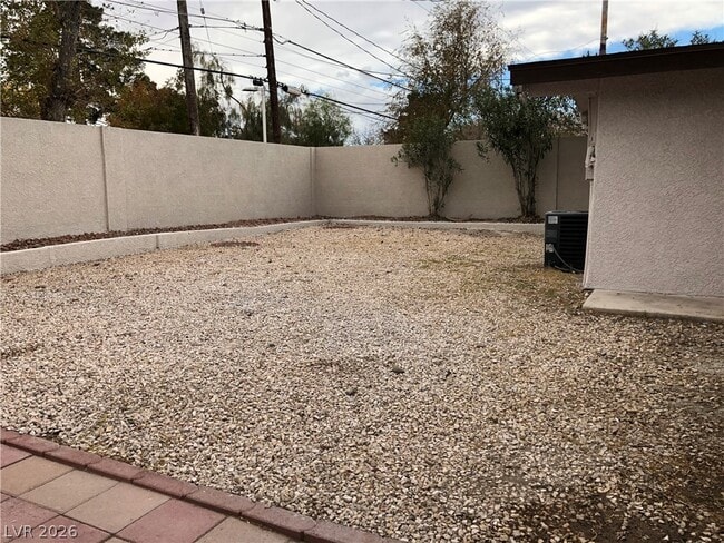 Building Photo - 5813 Evergreen Ave