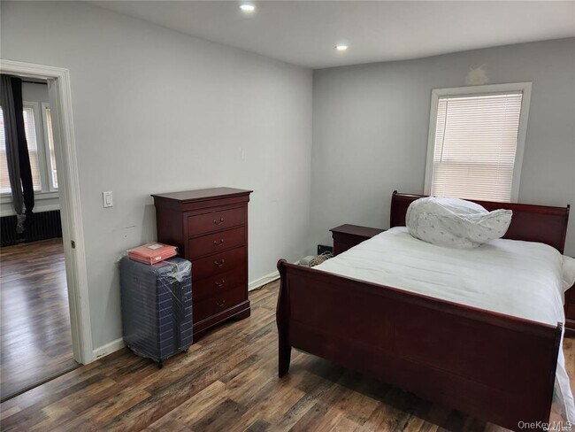Building Photo - 21 Nassau Pl