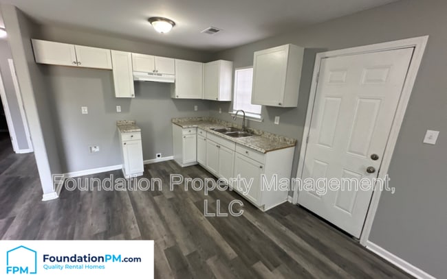 Building Photo - 3679 Tchulahoma Rd