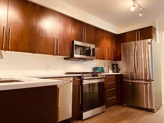 Building Photo - 124 Bellevue Ave E