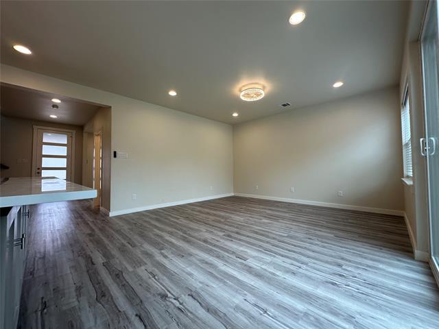 Building Photo - 809 Lotus Dr