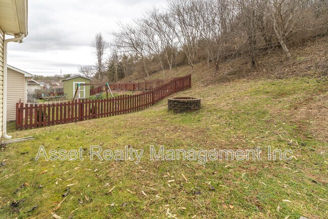 Building Photo - 624 Drakewood Rd