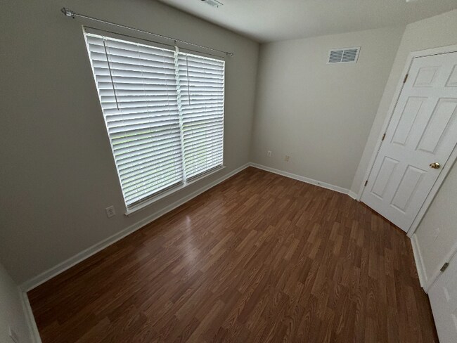 Building Photo - 45 Anchor Ln