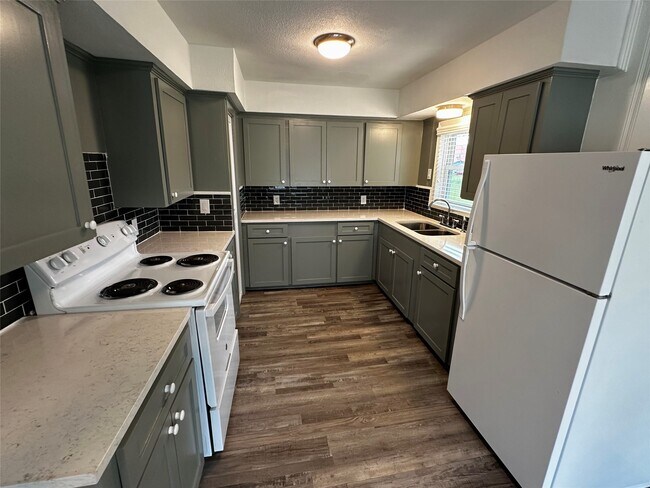 Building Photo - 318 Melton St