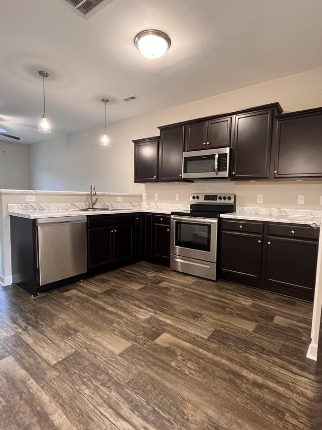 Building Photo - 2 Jaydn Dr W