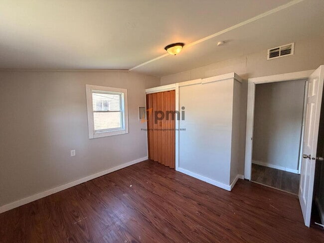 Building Photo - 416 Van Buren Ave
