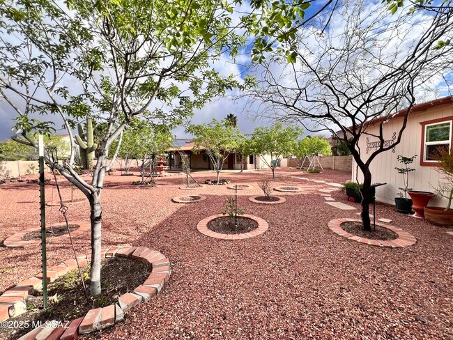Building Photo - 8679 N Ahwatukee Way