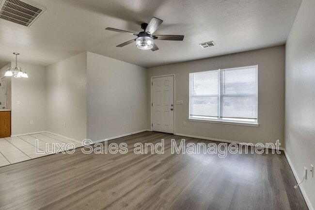 Building Photo - 1736 W Palm Pl