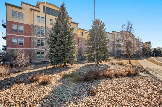 Building Photo - Charming 2 Bed, 2 Bath Top-Floor Condo with Great Sunrise Views