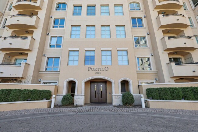 Building Photo - Location and Luxury! 2 Bedroom 2 Bathroom in Cherry Creek!