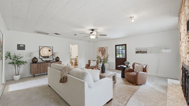 Building Photo - Beautiful Home on Nearly an Acre in Helotes with Pool, Office & No HOA