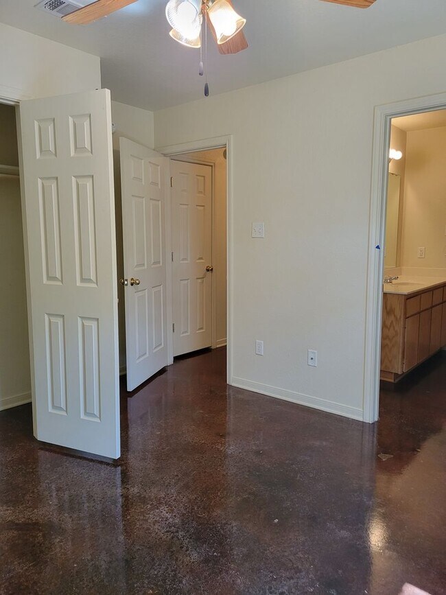 Building Photo - 1611 Libby Ln
