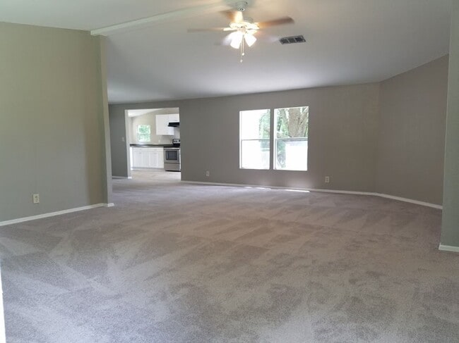 Building Photo - 3 Bed 2 Bath Bring your horses or livestock, the property is zoned agriculture