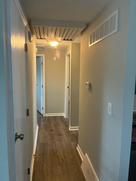 Building Photo - 744 Maplewood Ln