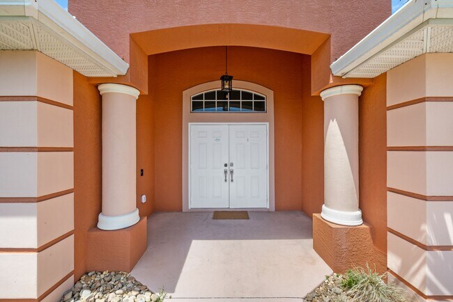 Building Photo - 2309 SW 27th St