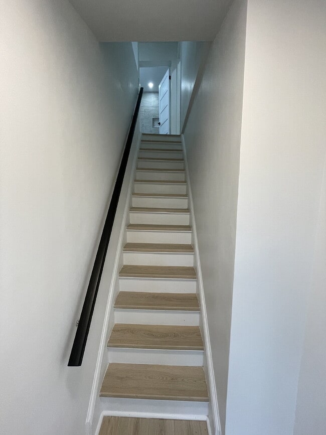 Building Photo - 107 Shoup St