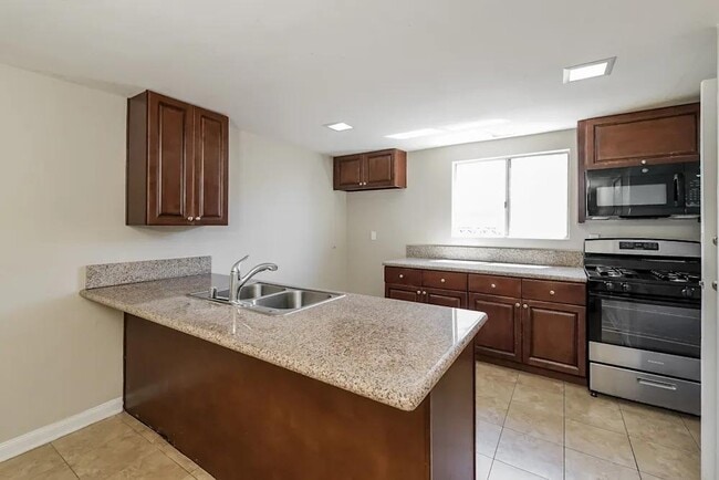 Building Photo - 625 Bismark Ave