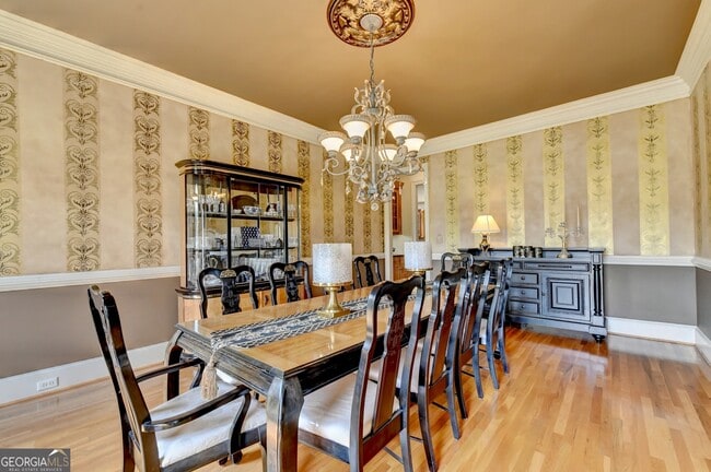Building Photo - 8910 Pinehurst Cove