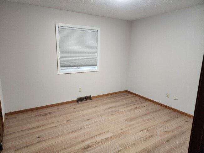 Building Photo - Three bedroom two bathroom house for rent