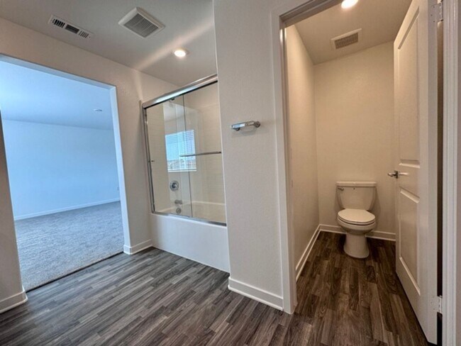 Building Photo - Brand new 4 bedroom Winchester home with a...