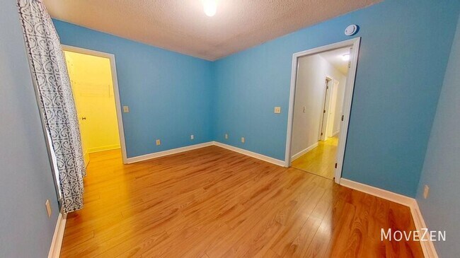 Building Photo - 6902 Persimmon Pl