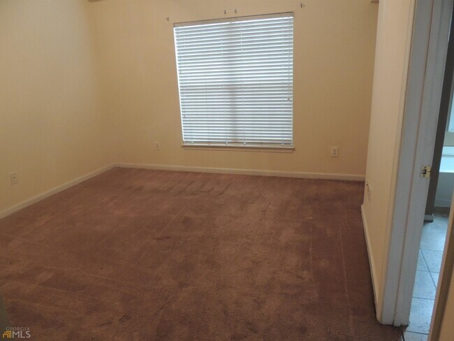 Building Photo - 2841 Walden Lake Bend