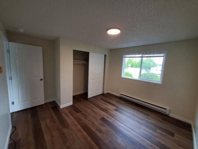 Building Photo - 9512 4th Ave W