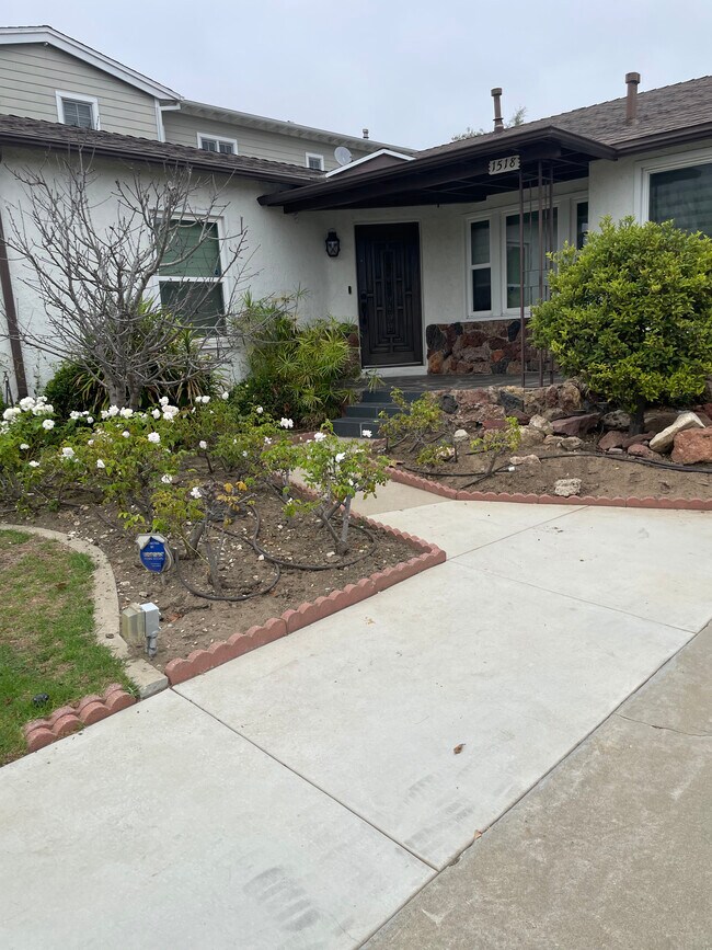 Building Photo - 1518 S Carmelina Ave