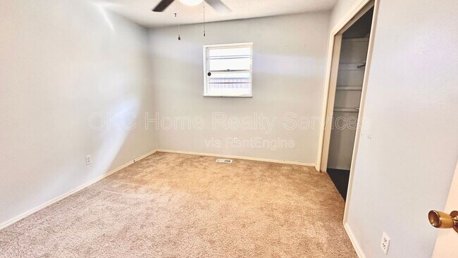 Building Photo - 12109 Camelot Dr