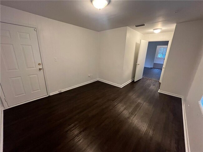 Building Photo - 3 Southern St