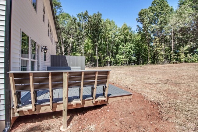 Building Photo - Lux Three Bedroom Townhouse in Sherrills Ford