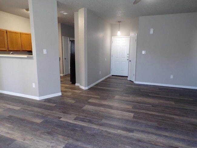 Building Photo - 5006 Parkwood Dr