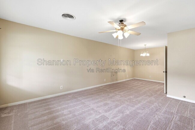 Building Photo - 8406 Highcrest Dr